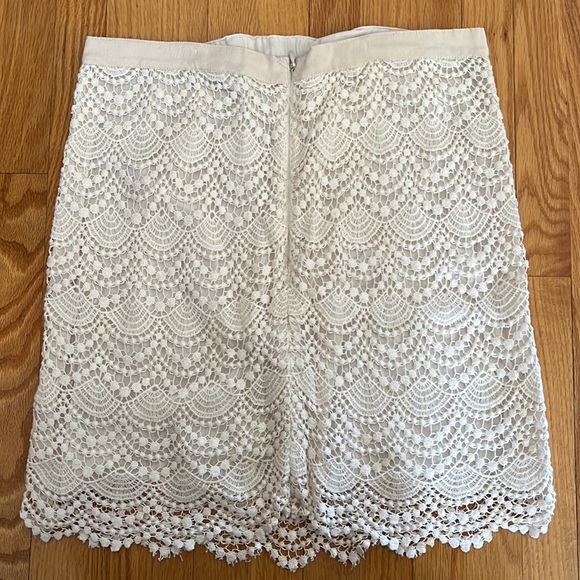 Club Monaco lace mini skirt - Picture 3 of 6